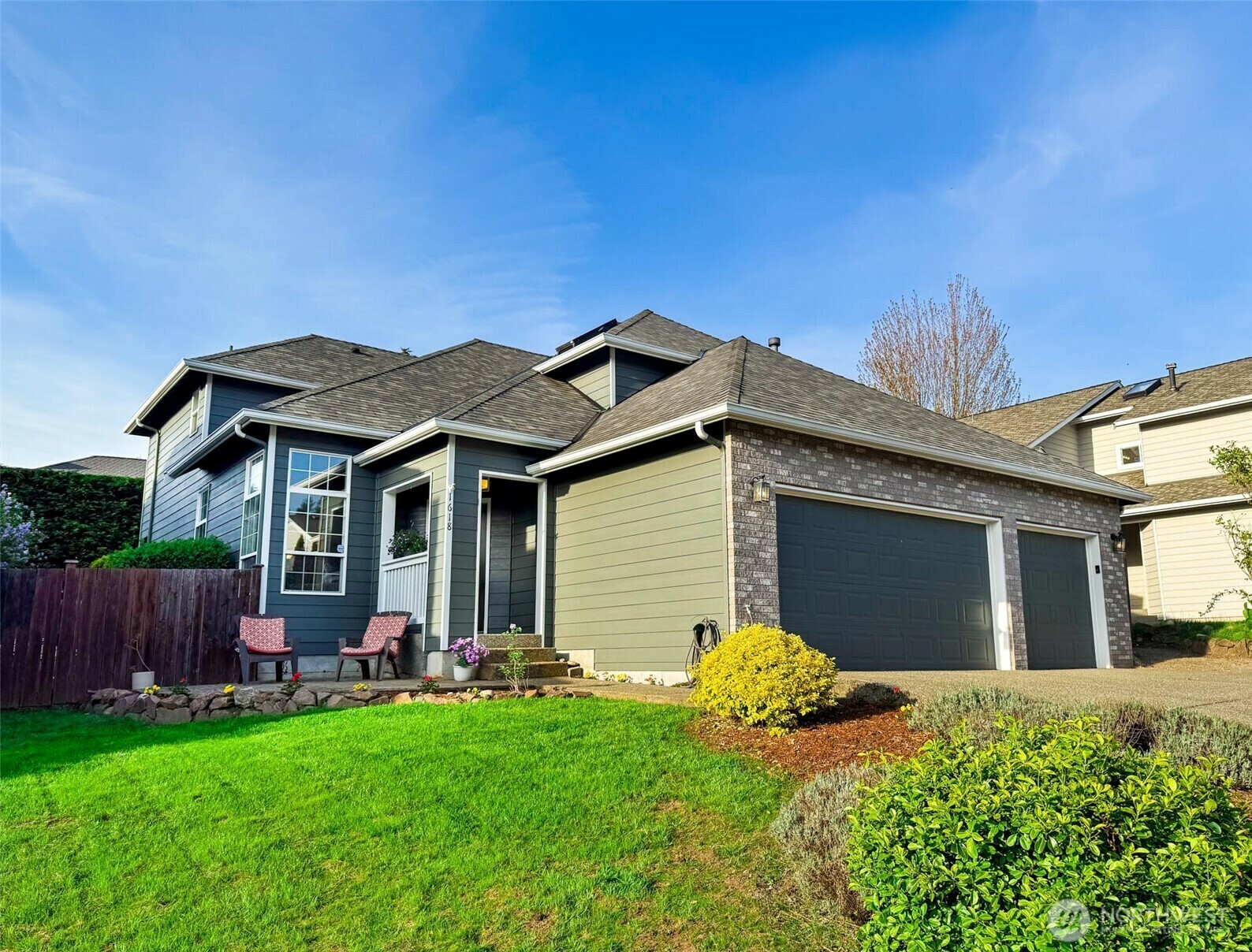 Property Photo: 1618 Hoquiam Place NE WA 98059