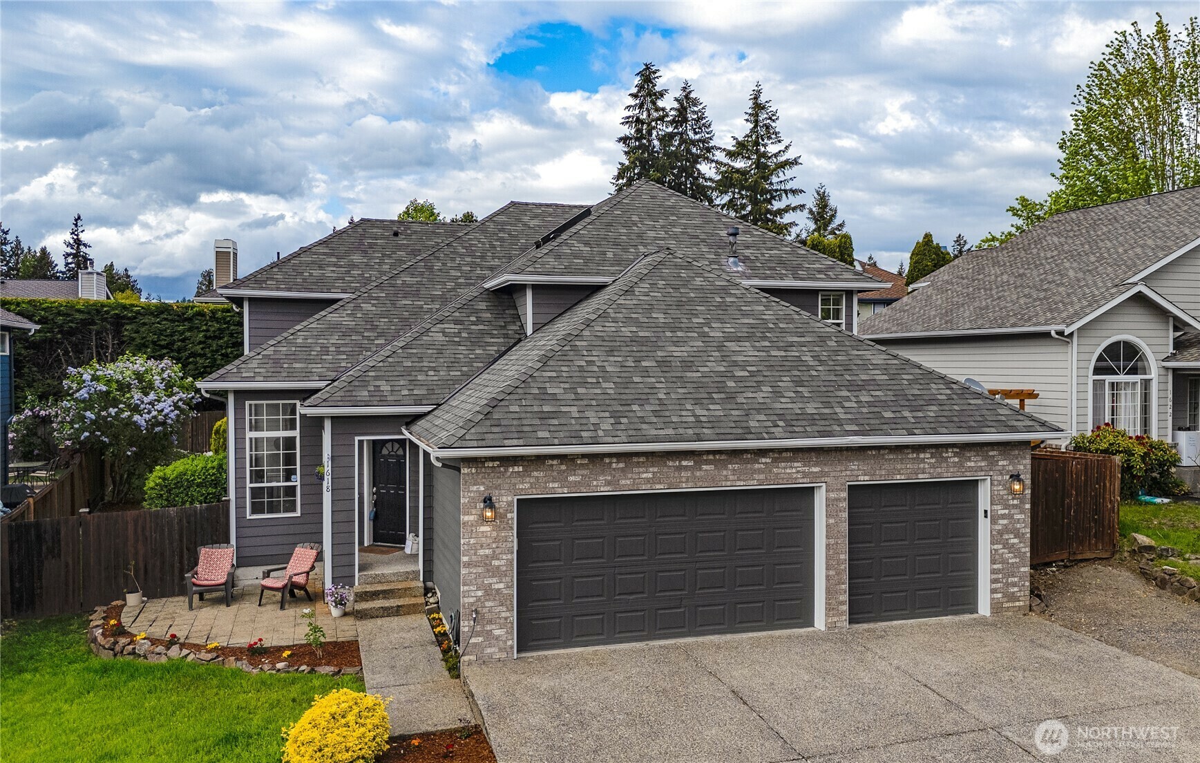 Property Photo: 1618 Hoquiam Place NE WA 98059