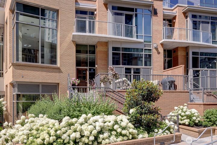 10630 NE 9th Place Th-10  Bellevue WA 98004 photo