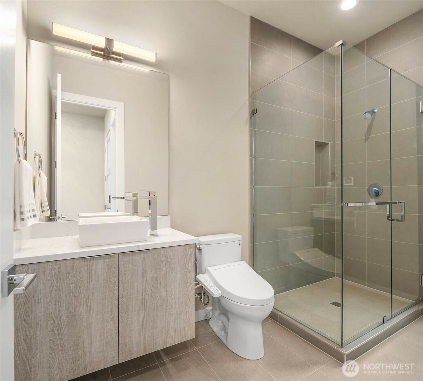 Property Photo: 11612 SE 196 Street 8 WA 98031