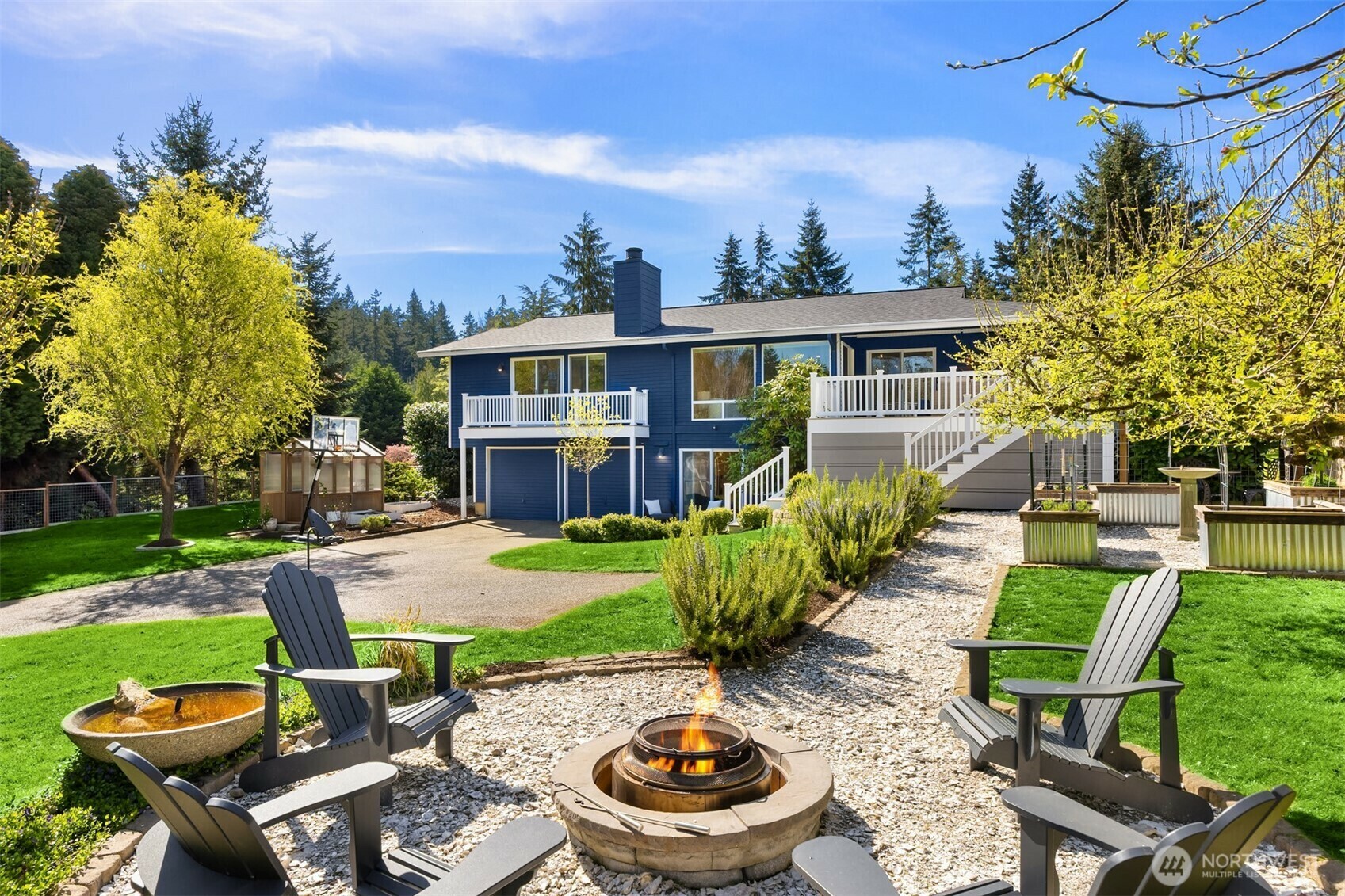 Property Photo: 7604 NE Meadowmeer Lane WA 98110