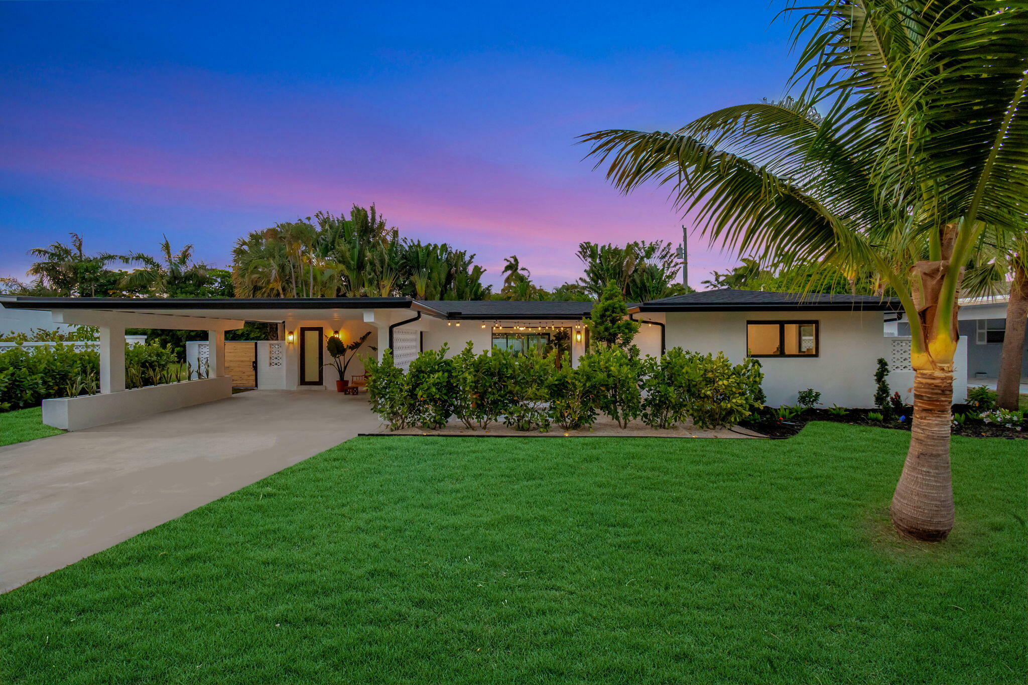 Property Photo: 625 Las Palmas Park FL 33435