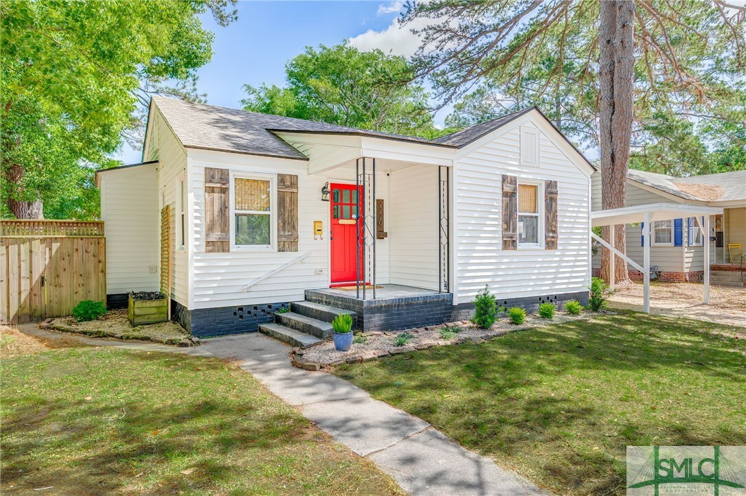 Property Photo: 2220 E 38th Street GA 31404