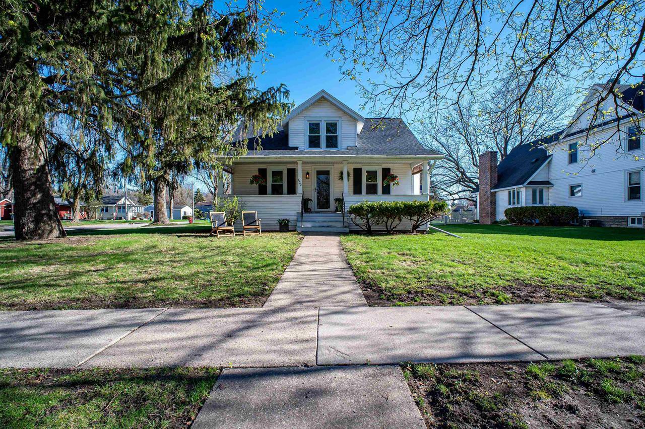 Property Photo: 603 Park Street WI 54971