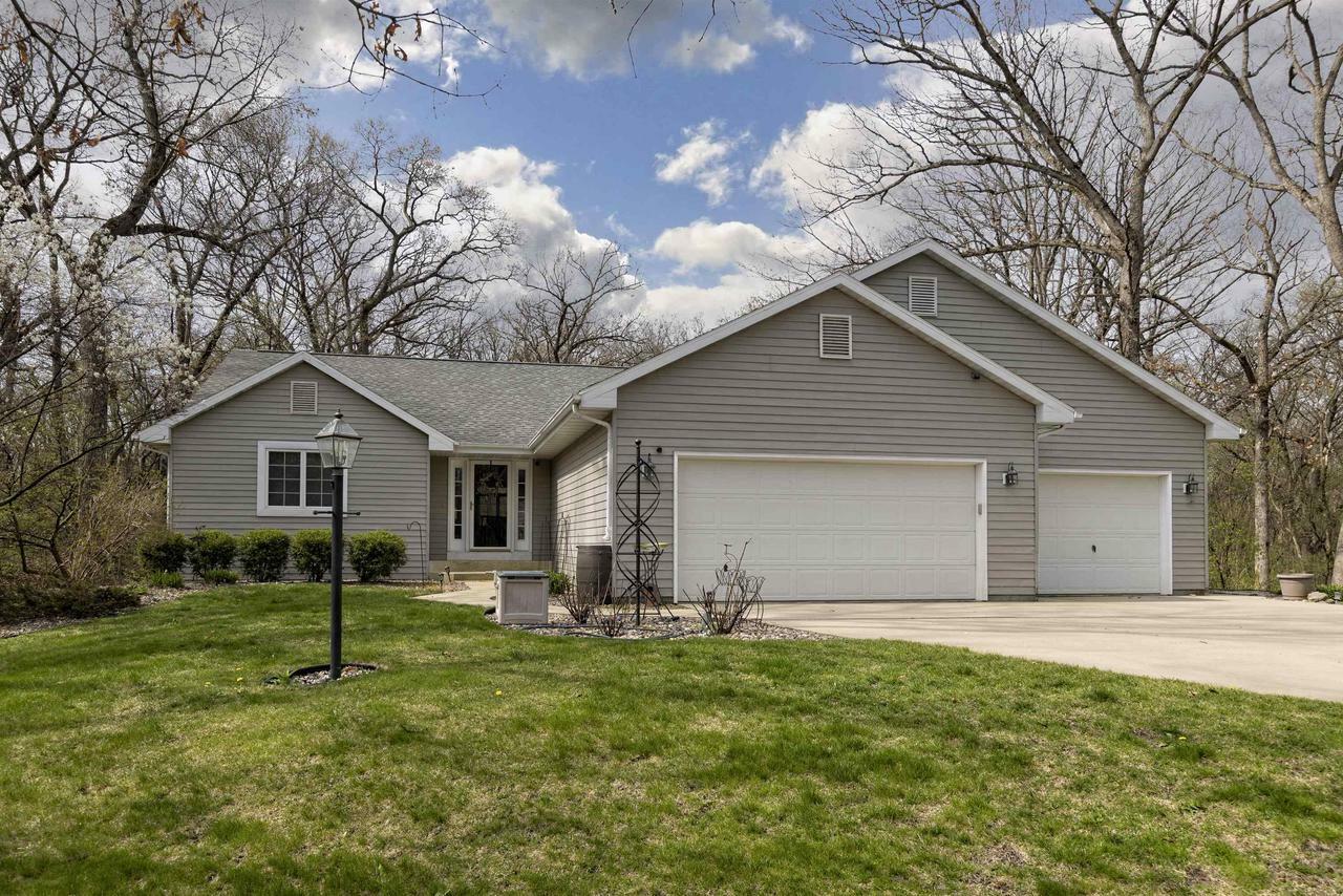 Property Photo: 2049 West Glenmoor Lane WI 53545
