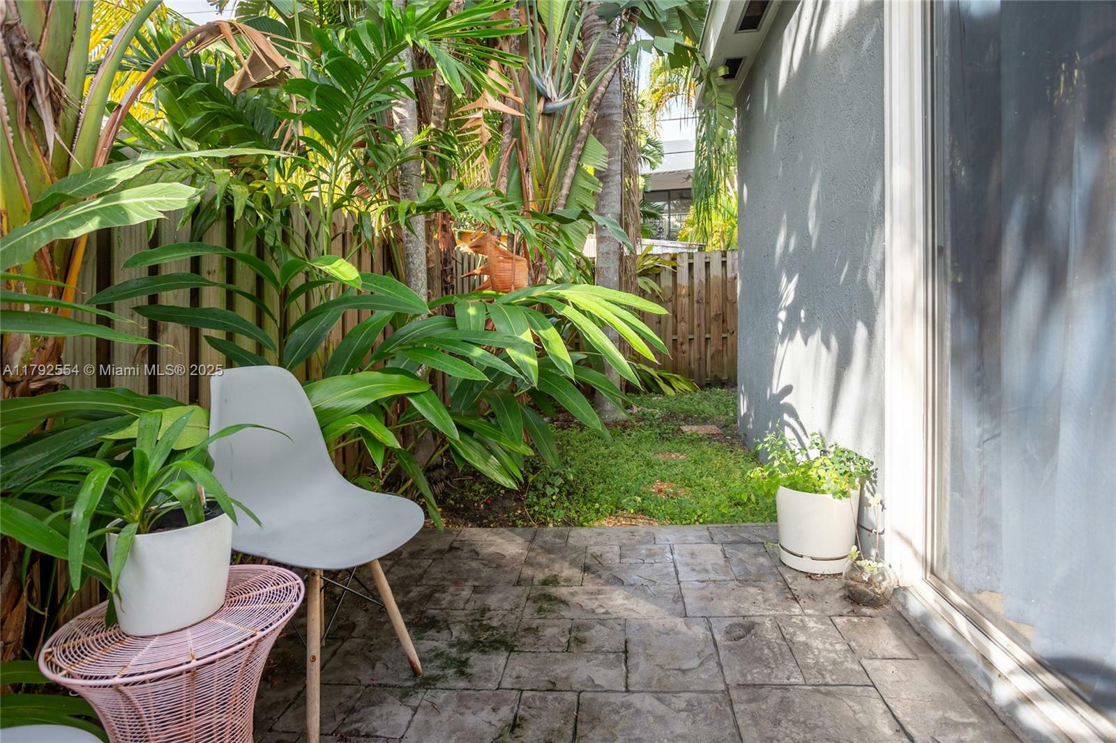 Property Photo: 1229 NE 16th Ter 1 FL 33304
