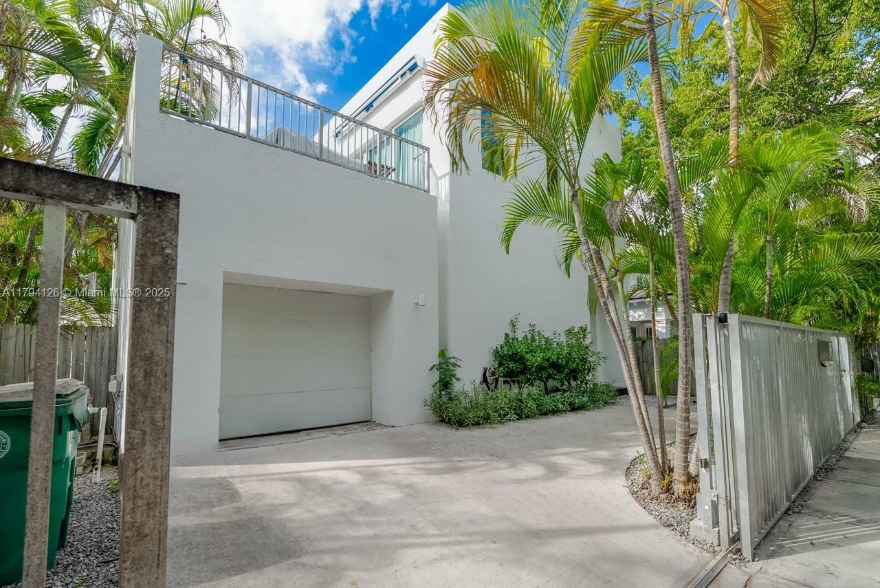 Property Photo: 2942 Catalina St FL 33133