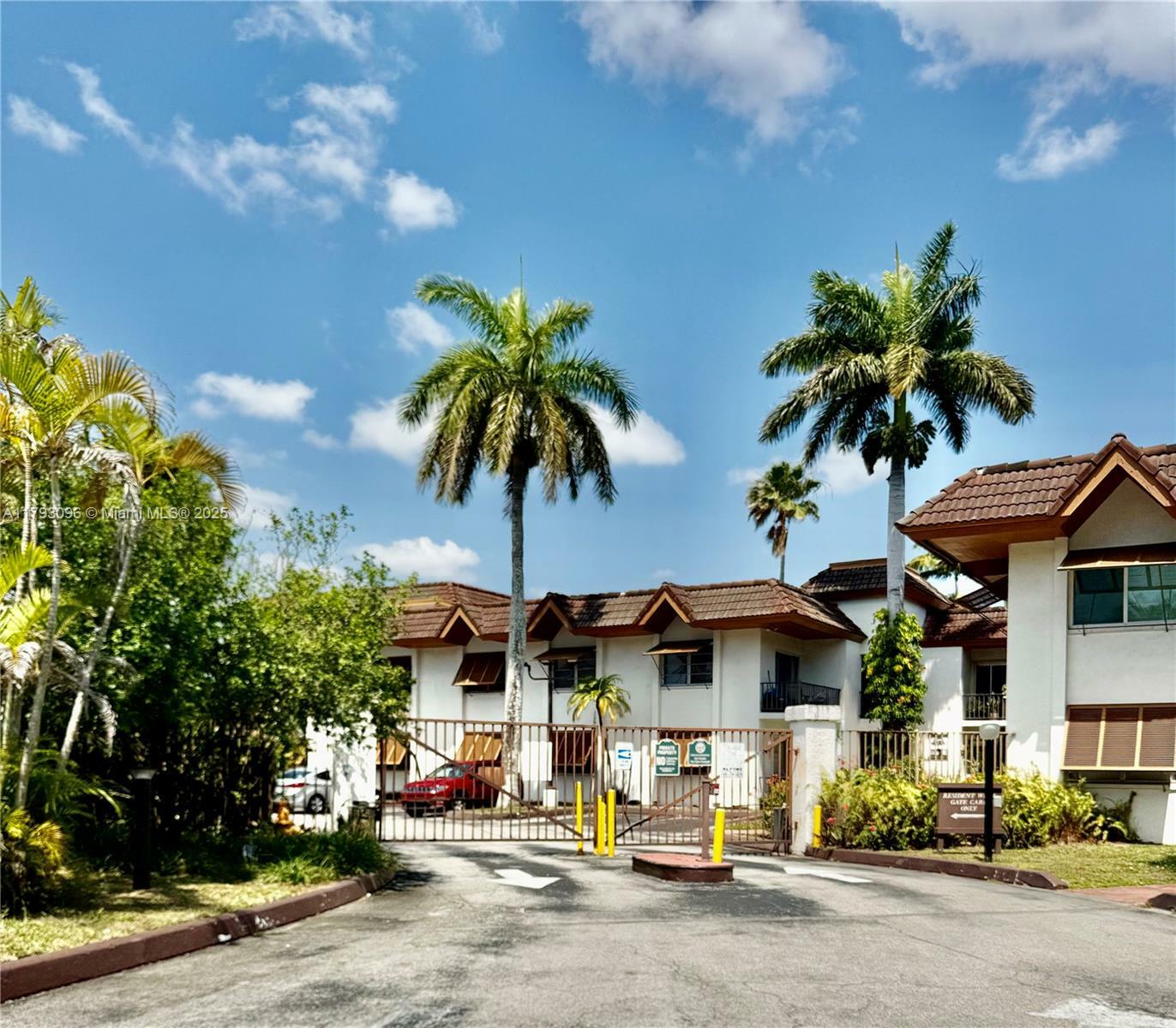 Property Photo: 9352 SW 77th Ave H3 FL 33156