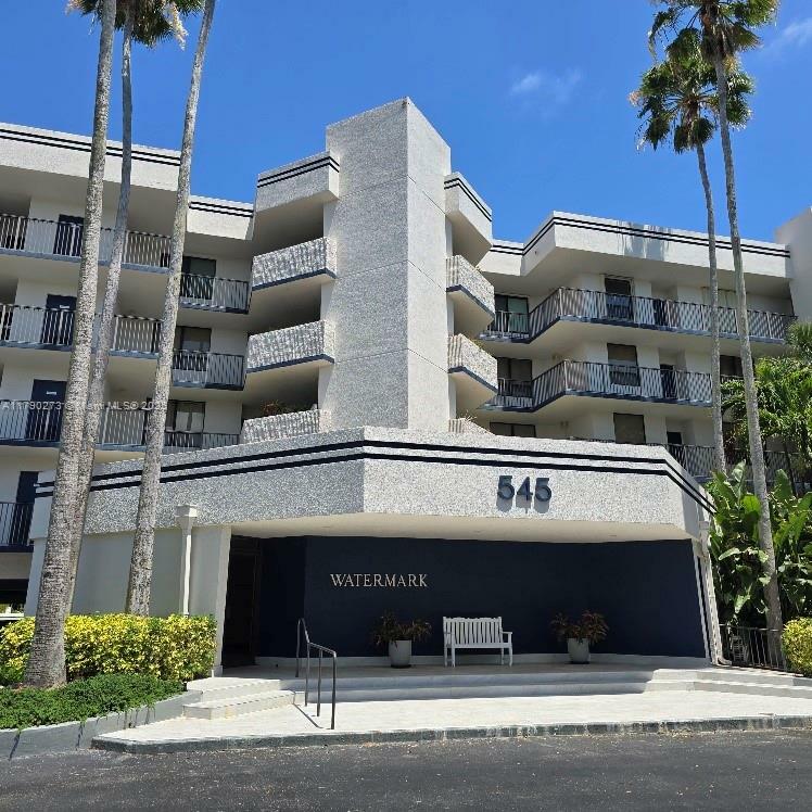Property Photo: 545 SE 12th St 305 FL 33004