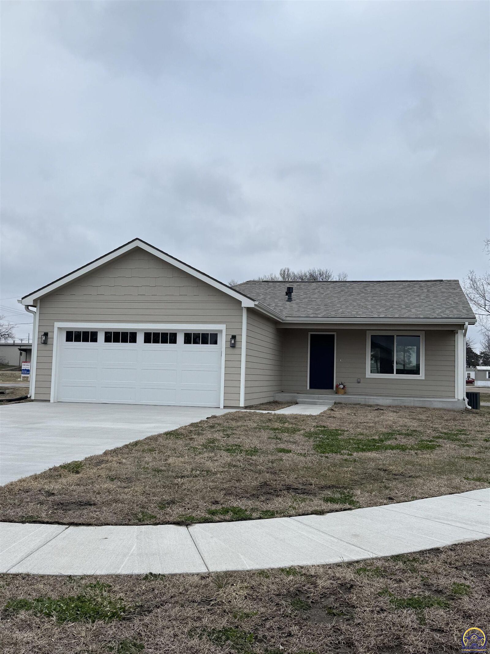 Property Photo: 1928 NW Vail Ct KS 66608