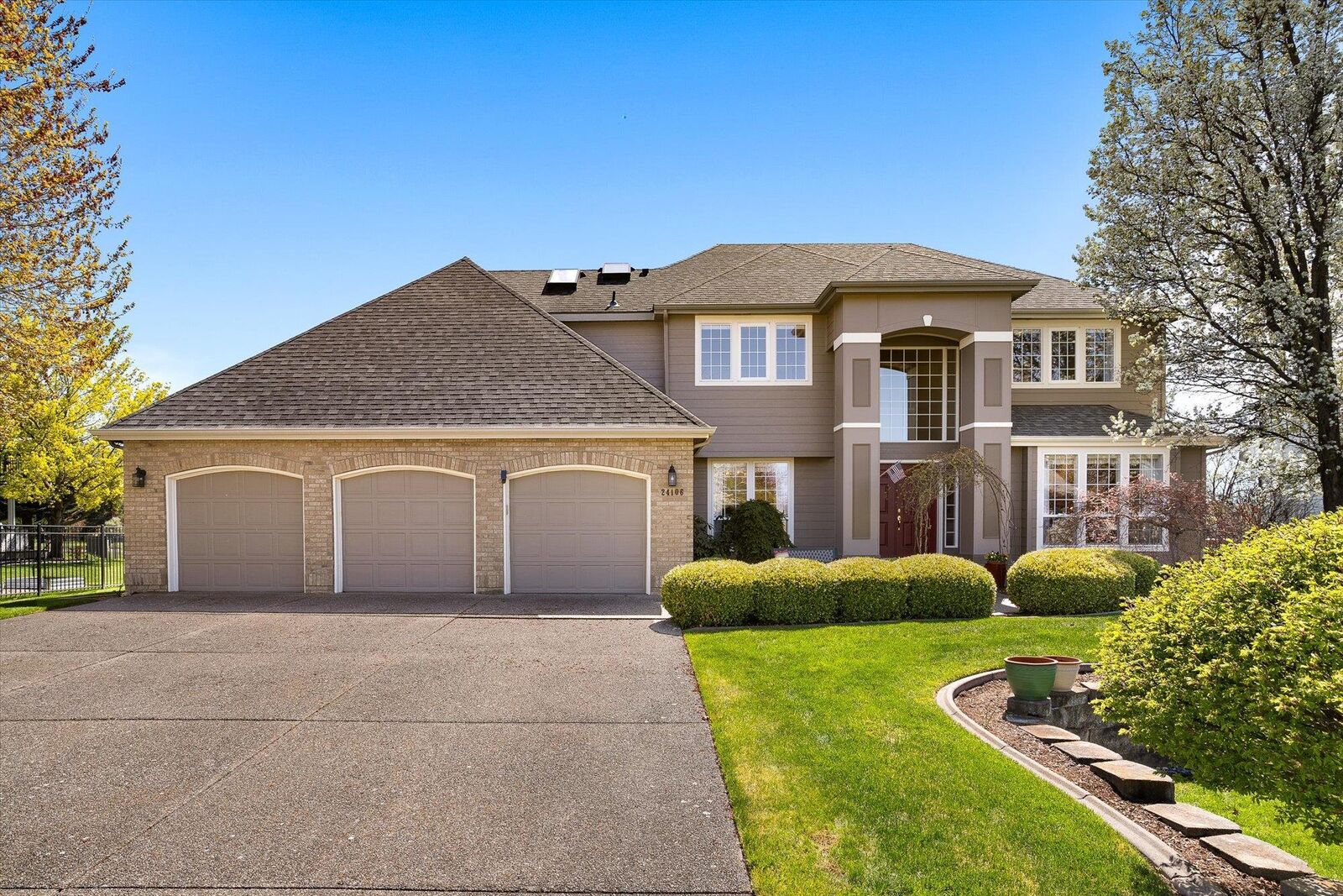 Property Photo: 24106 E Broadway Ct WA 99019