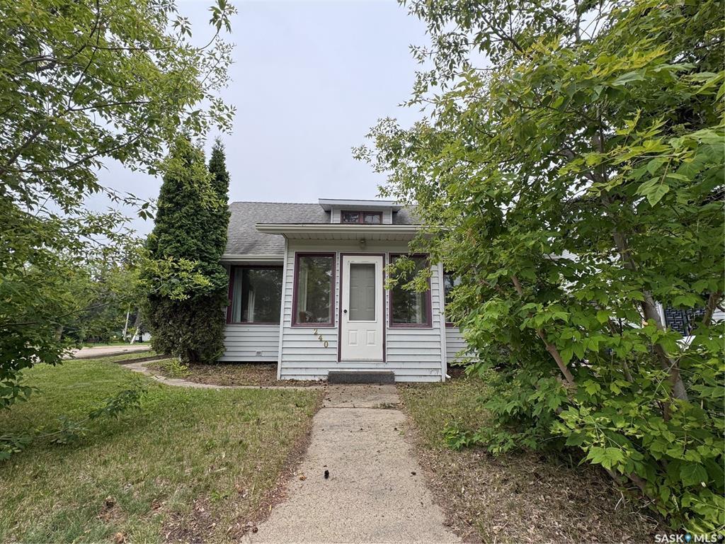 Property Photo:  240 3rd Avenue E  SK S0L 2V0 