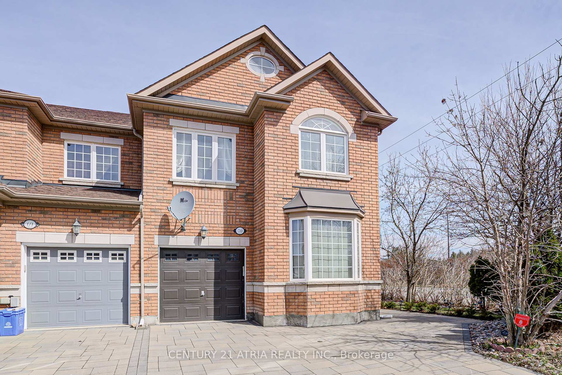 Photo de la propriété: 8 Townwood Drive 70 ON L4E 4Y3