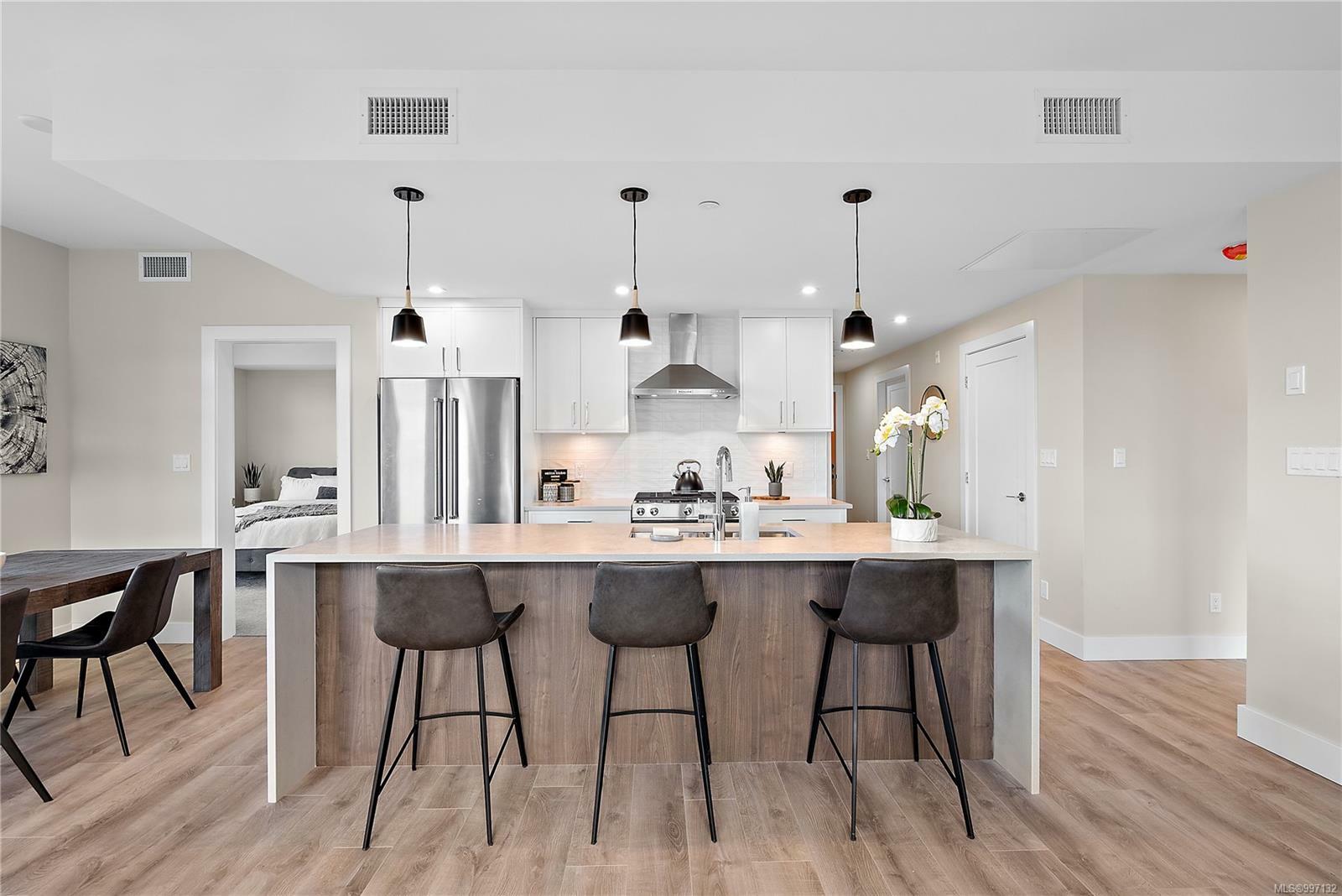 Photo de la propriété: 2520 Hackett Cres 604 BC V8M 0B9