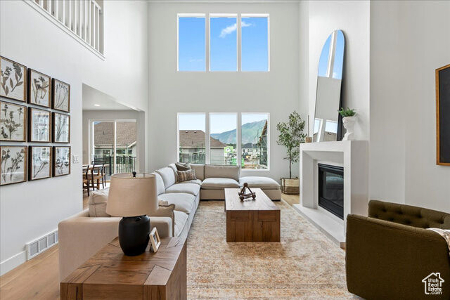 Property Photo: 242 W Hillcrest Dr 6 UT 84660