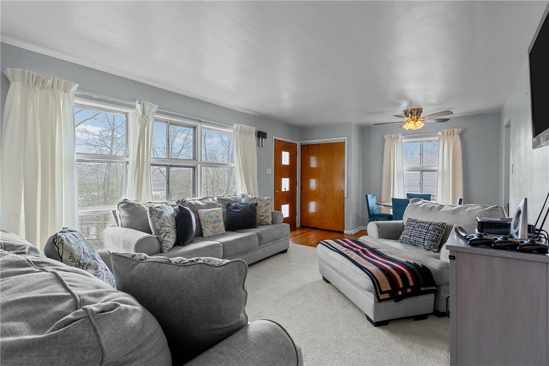 Property Photo: 1034 Woodlawn Dr PA 15108