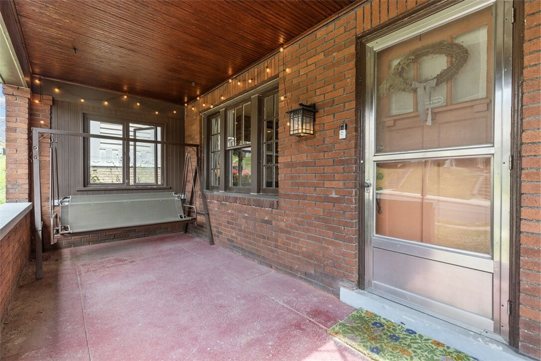 Property Photo: 729 Woodbourne Ave PA 15226