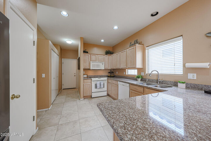 Property Photo: 1750 W Union Hills Drive 8 AZ 85027
