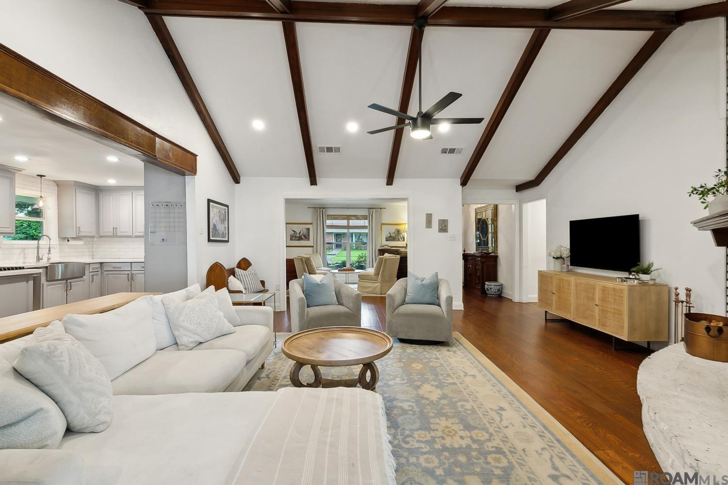 Property Photo: 1343 Crescent Dr LA 70806
