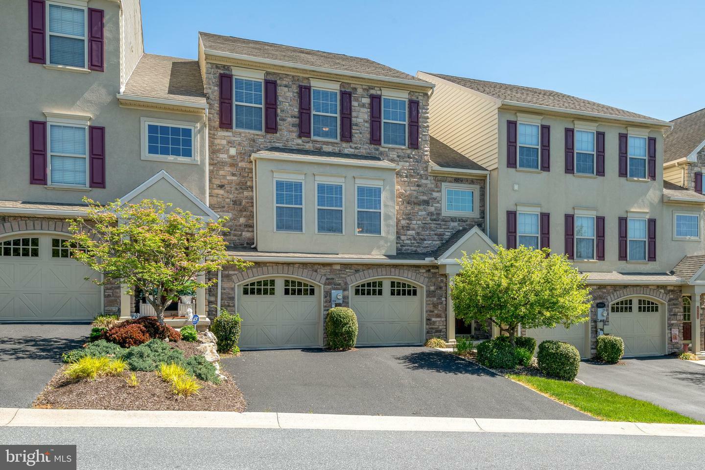 Property Photo: 1905 Roxbury Court PA 17055