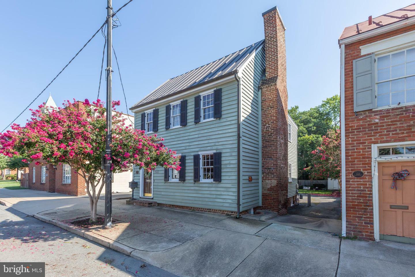 Property Photo: 513 Princess Anne Street VA 22401