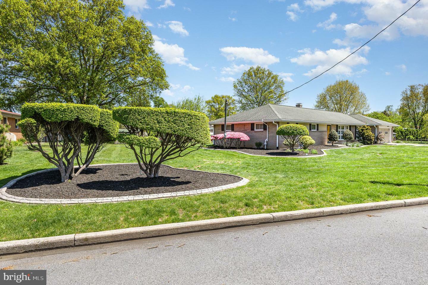 Property Photo: 870 S Franklin Street PA 17078