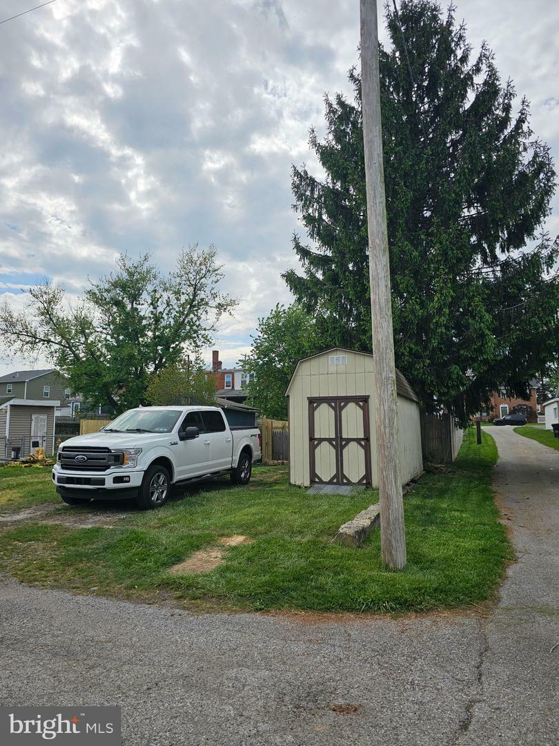 Property Photo: 551 E Walnut Street PA 17331