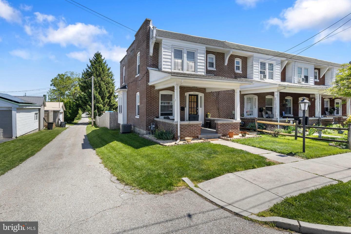 Property Photo: 551 E Walnut Street PA 17331