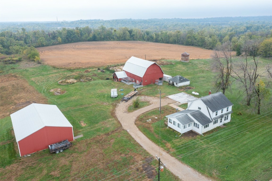 4100 Greens Grove Road  Center Point IA 52213 photo