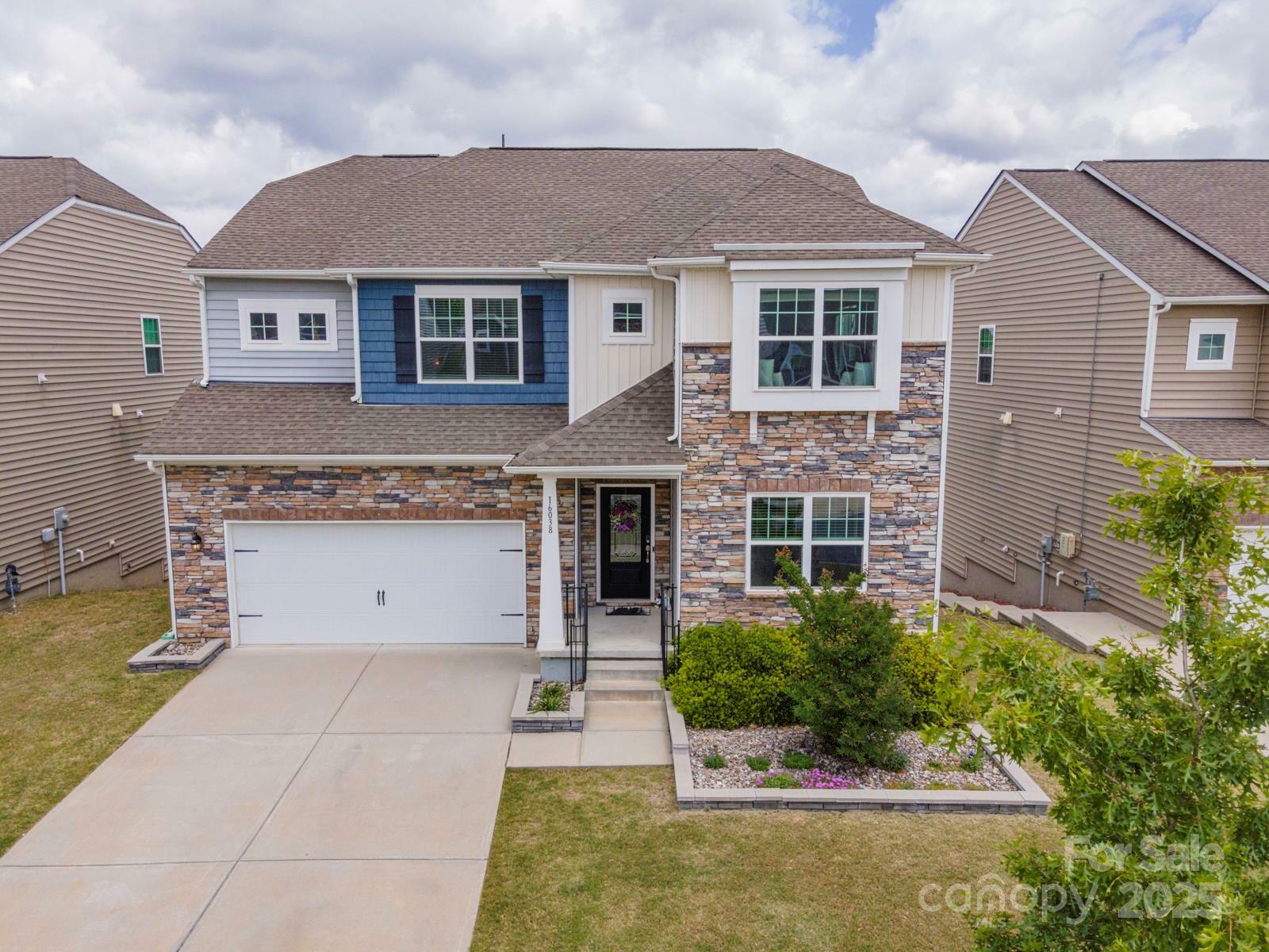 Property Photo: 16038 Harbor Hill Drive NC 28273