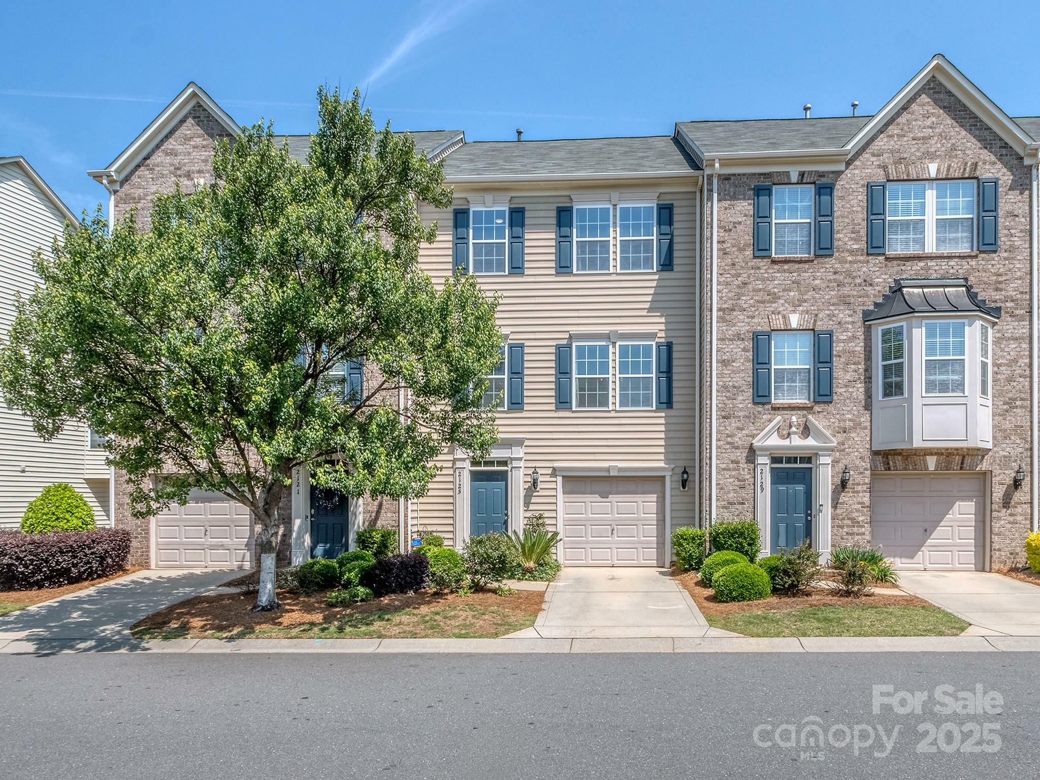 Property Photo: 2125 Belle Vernon Avenue NC 28210