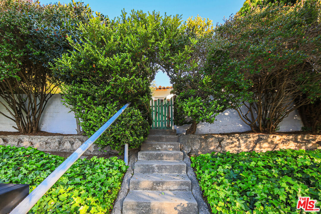 Property Photo: 2930 Urban Ave CA 90404