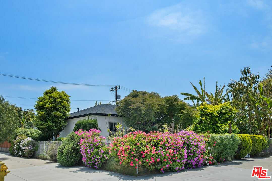 Property Photo: 11804 Tennessee Pl CA 90064