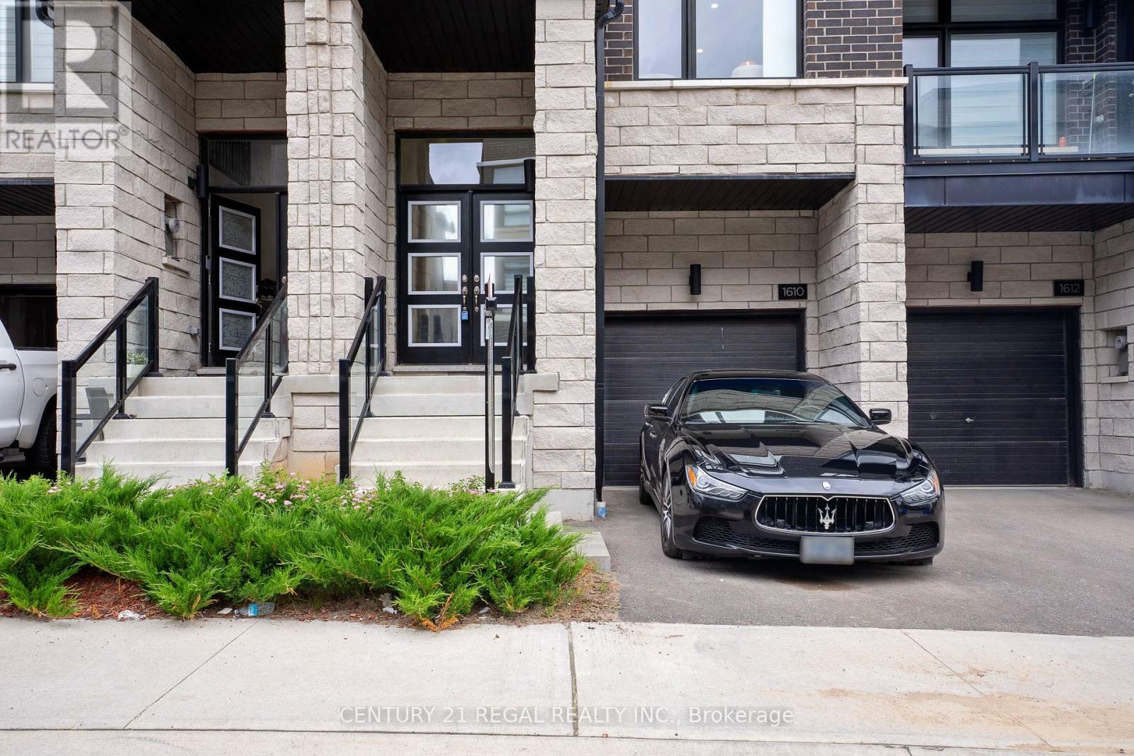 Property Photo: 1610 Moonbeam Glen ON L1X 0H9