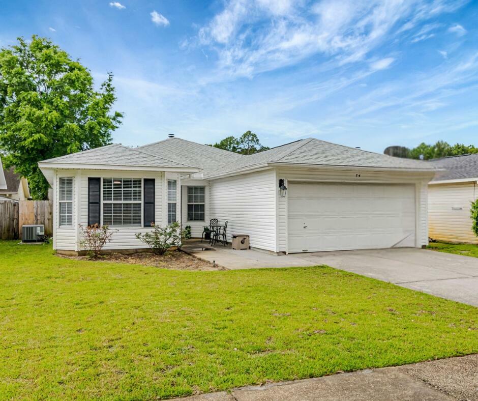 Property Photo: 74 Ruby Circle FL 32569