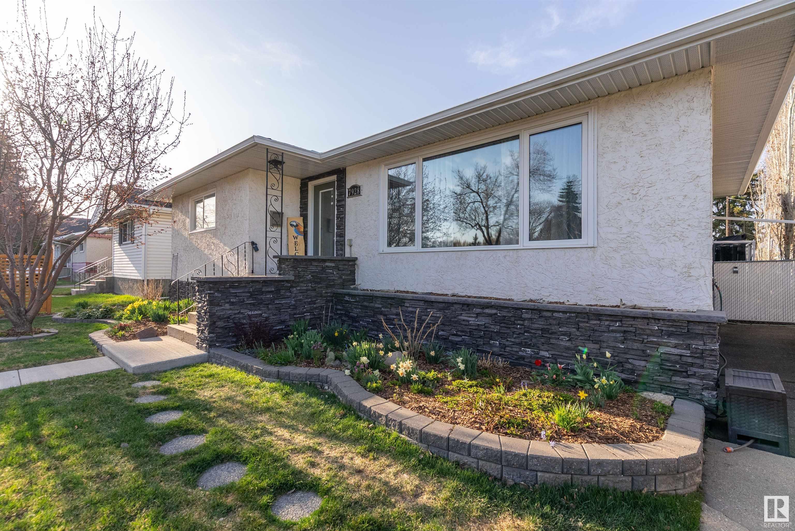Property Photo: 7928 98 Avenue NW AB T6A 0B4