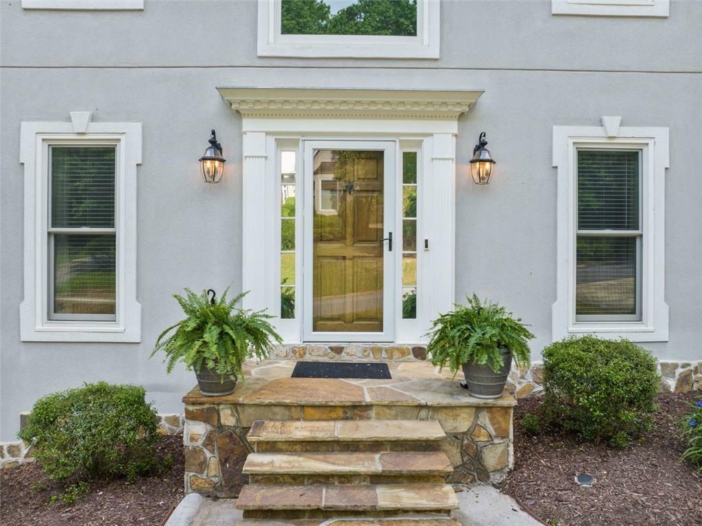 Property Photo: 820 Kings Arms Way GA 30022