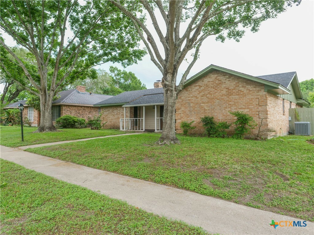 Property Photo: 603 King Arthur Street TX 77904