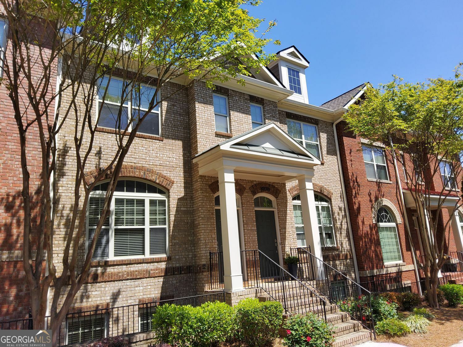 Property Photo: 10856 Ellicot Way GA 30022