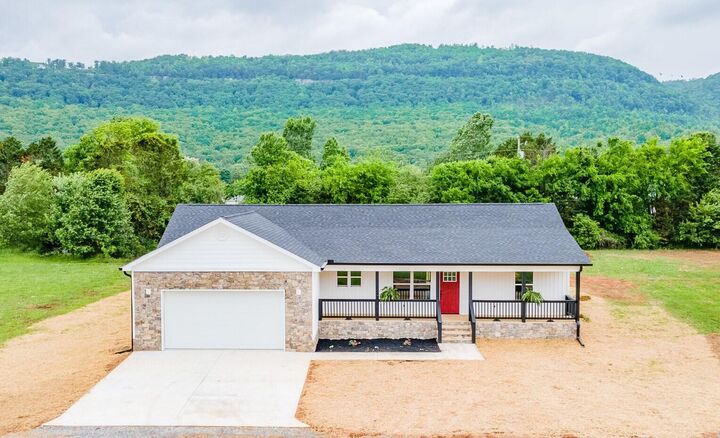 Property Photo:  132 Galloway Airport Road  TN 37327 