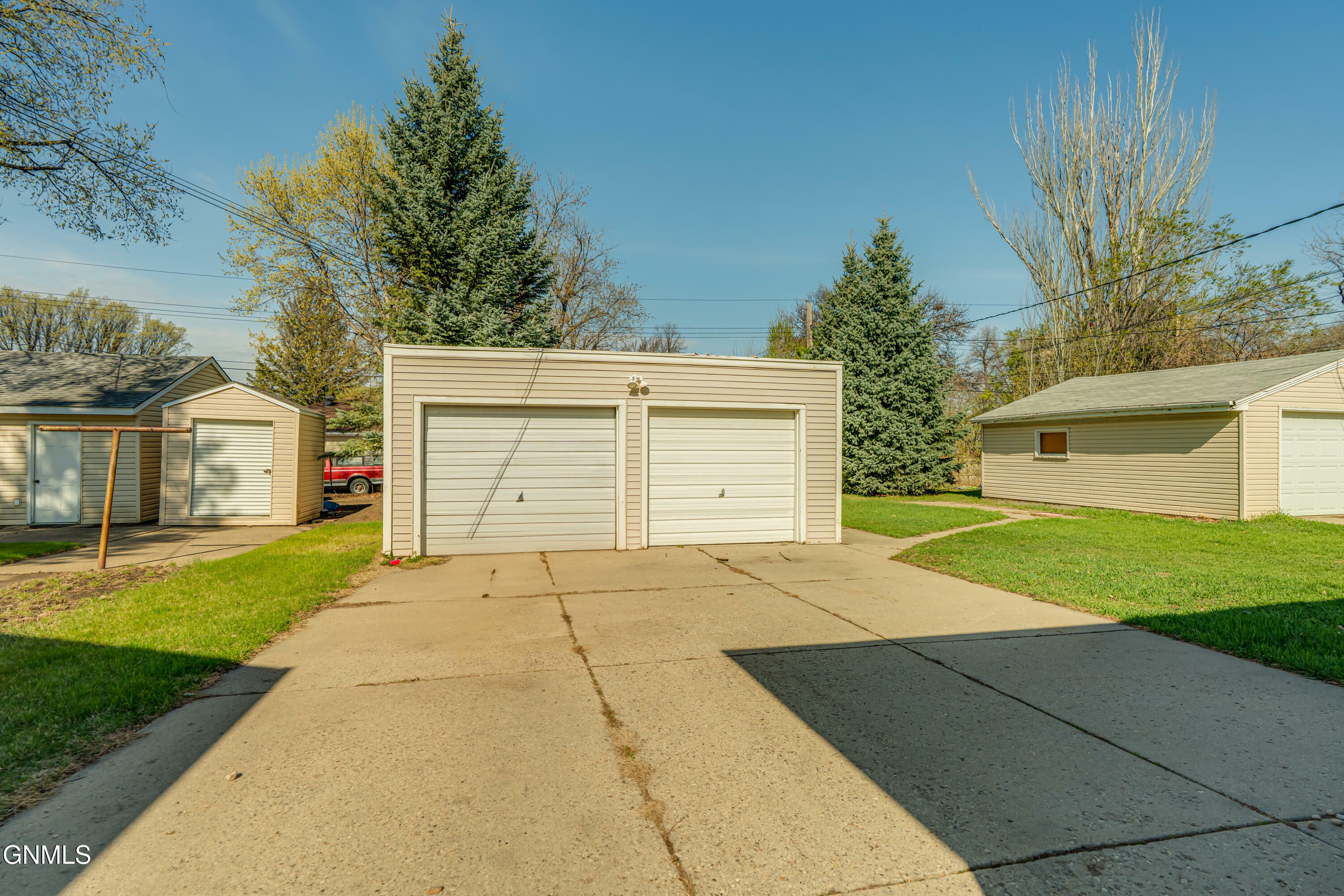 Property Photo: 1504 N 14th Street ND 58501