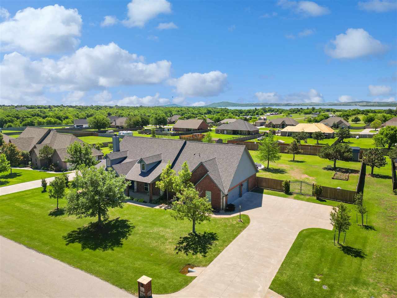 Property Photo:  1123 Mount Pinchot  OK 73507 