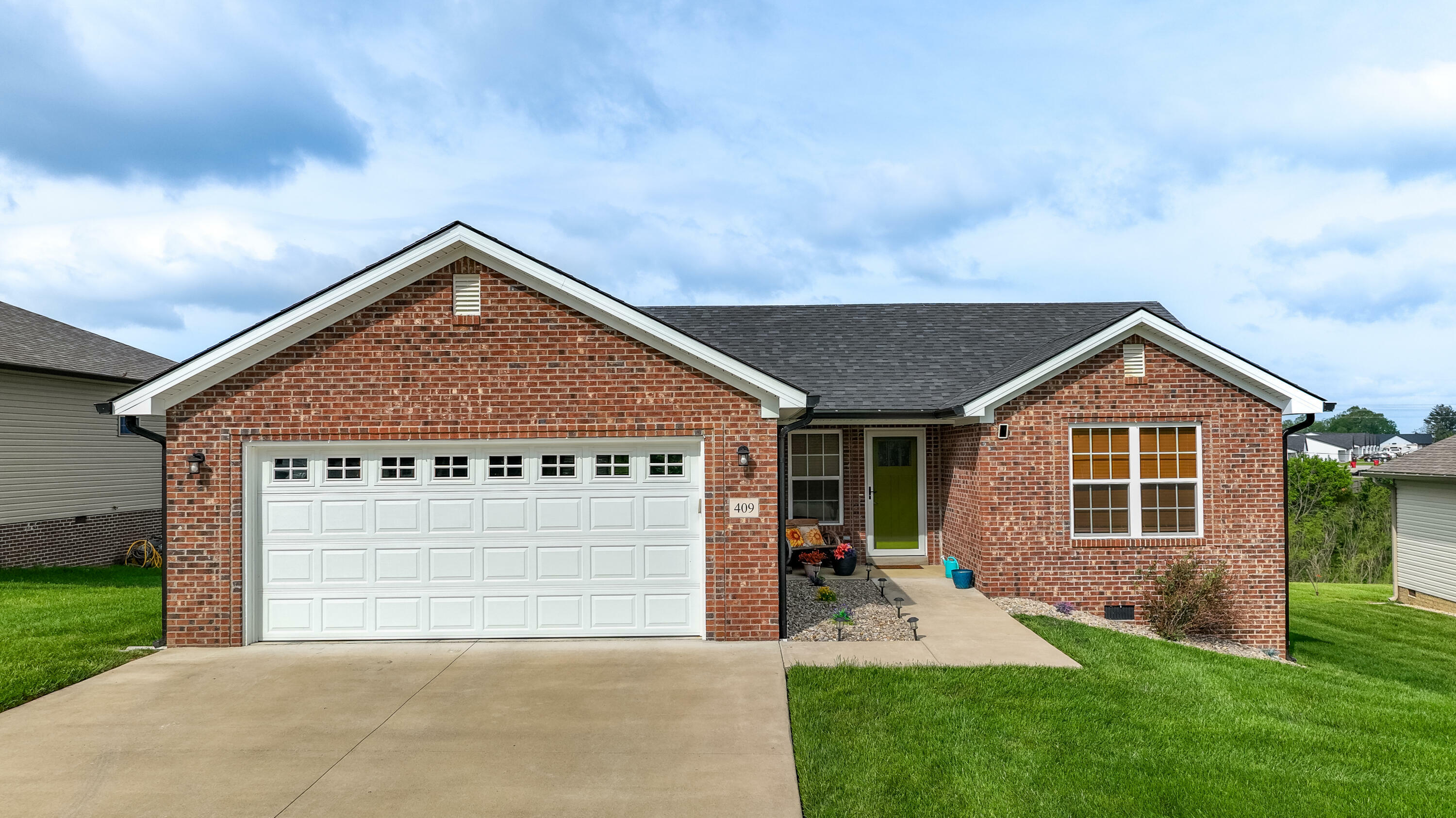 Property Photo: 409 Middle Creek Way KY 40403