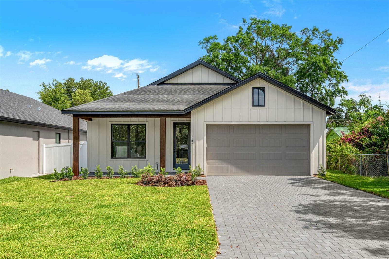 Property Photo: 1109 Naples Drive FL 32804