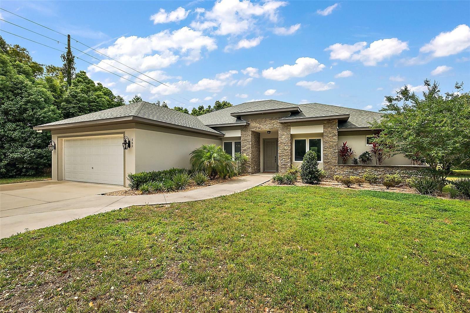 Property Photo: 562 Dowling Circle FL 32159