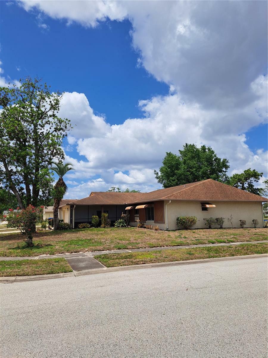 Property Photo: 5005 Lindsay Court FL 32821