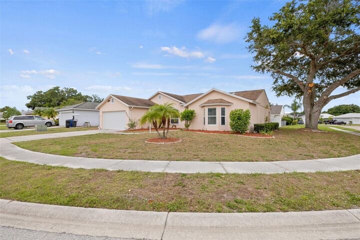 Property Photo: 6507 61st Drive E FL 34221