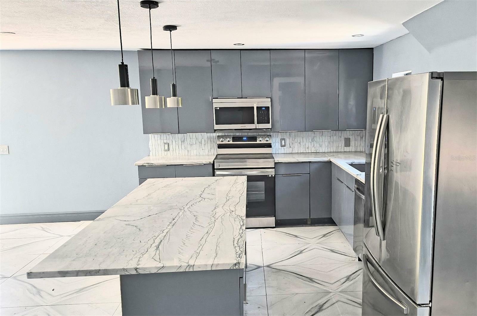 Property Photo: 3911 6th Avenue W FL 34221