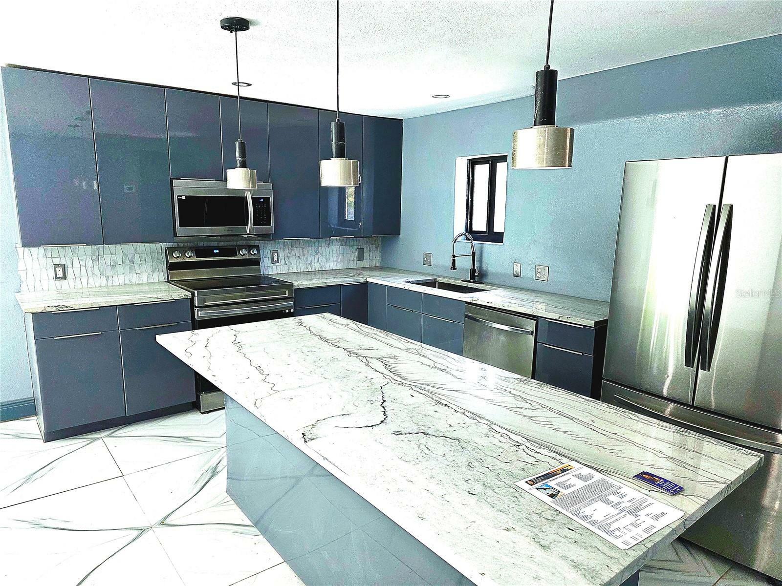 Property Photo: 3911 6th Avenue W FL 34221