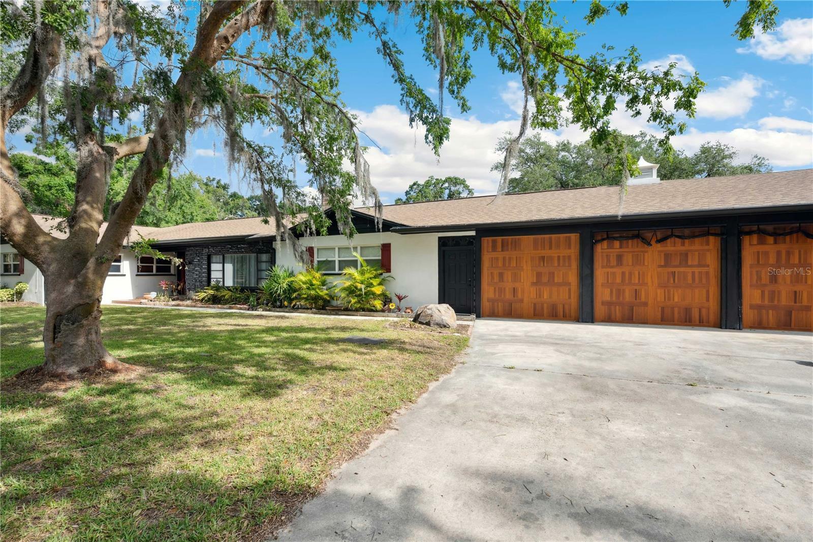 Property Photo: 36601 Roberts Rd FL 33525